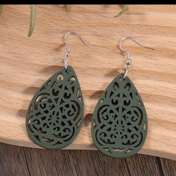 earrings hollow leaf dangle wooden new e4 - Picture 1 of 1